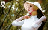 {ẢNH] Thiếu nữ Hà thành thướt tha áo dài bên đồi vải Lục Ngạn